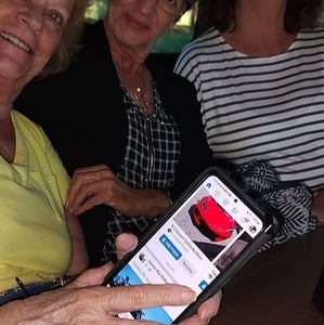 Meet your Posher, Maxine